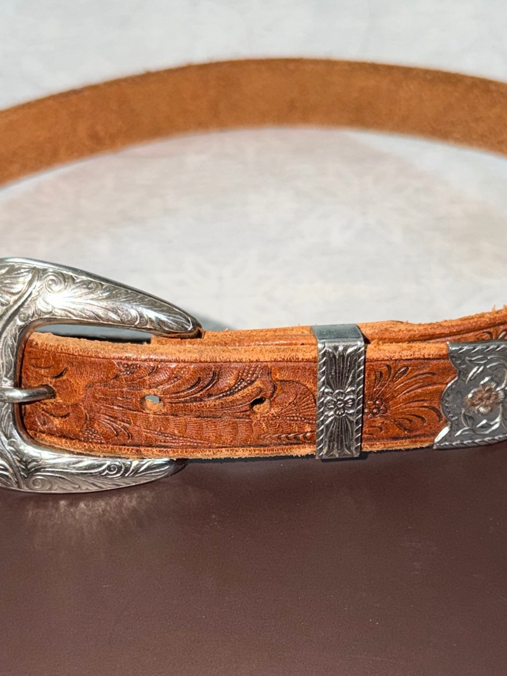 Vintage Western tooled leather belt with a three-piece engraved silver-tone 26